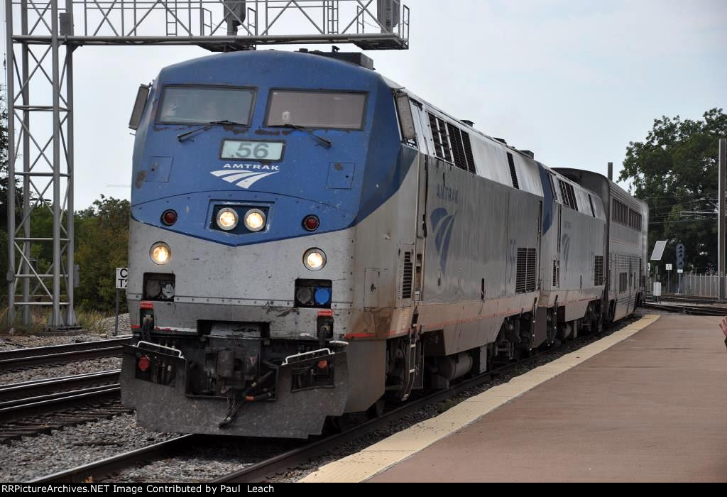 Eastbound "Texas Eagle" comes into the station